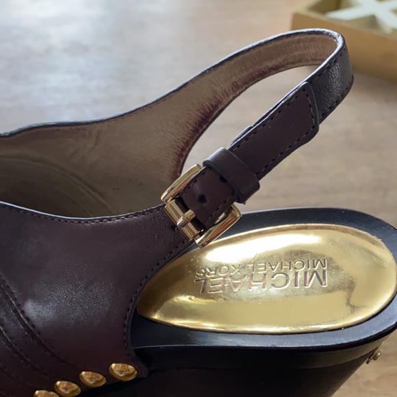 Beautiful leather Michael Kors sandals size 9! - Picture 7 of 11